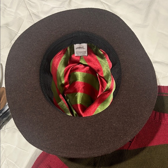 Freddy Kruger Costume Red and Green Striped Sweater with Brown Hat and Glove - Picture 4 of 7